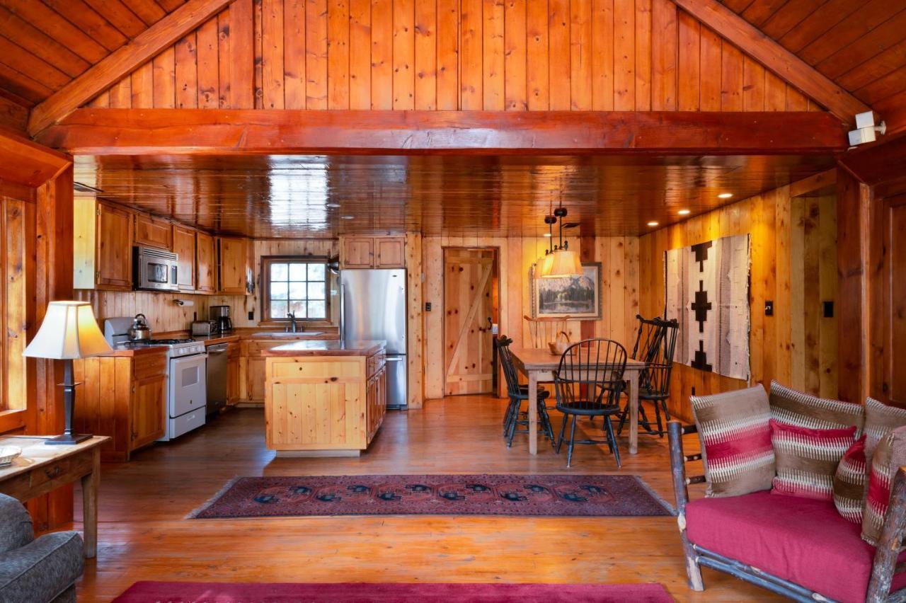 Corkins Lodge Chama Екстериор снимка