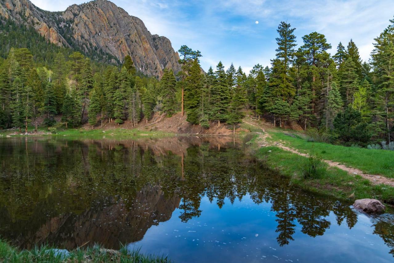Corkins Lodge Chama Екстериор снимка