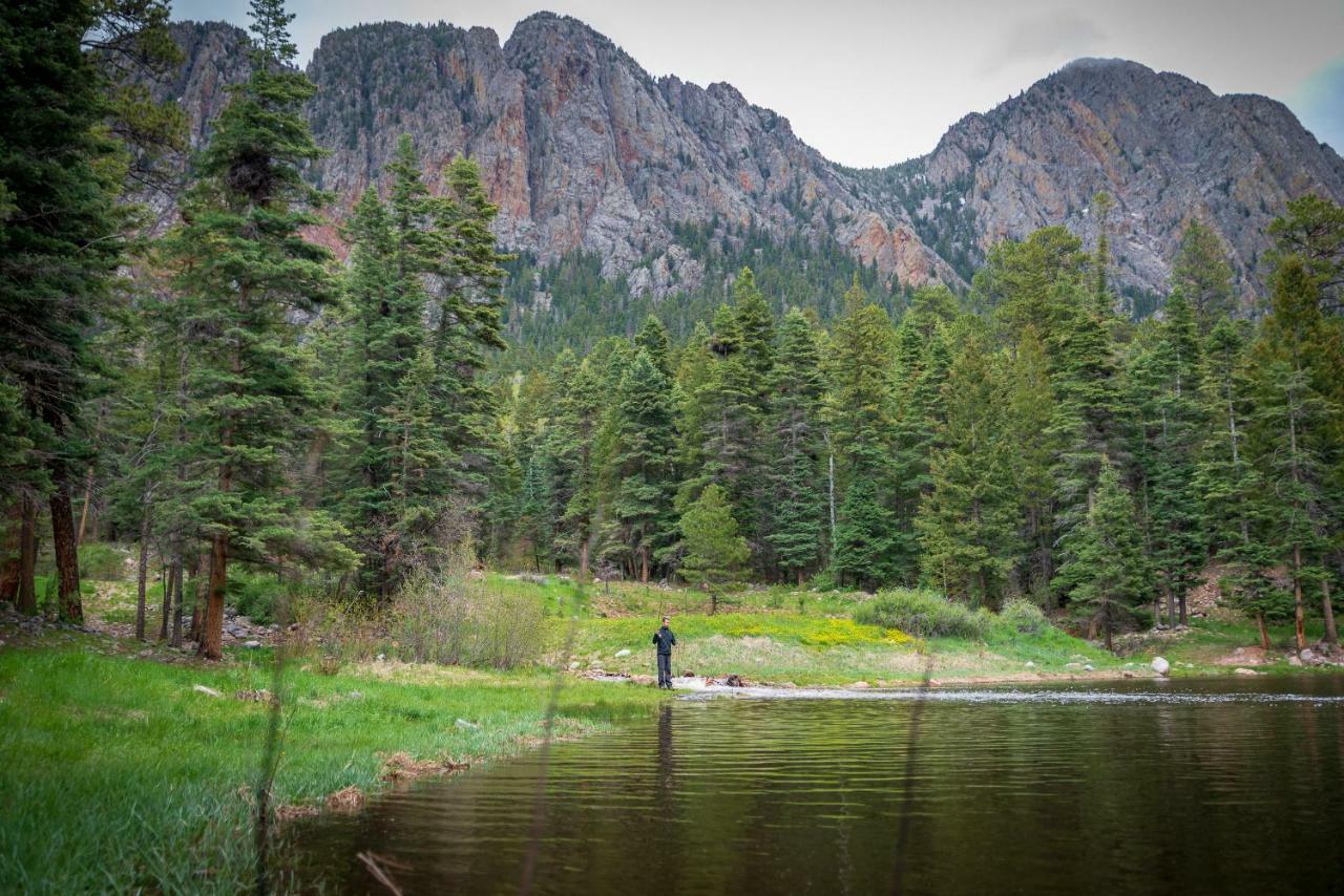 Corkins Lodge Chama Екстериор снимка